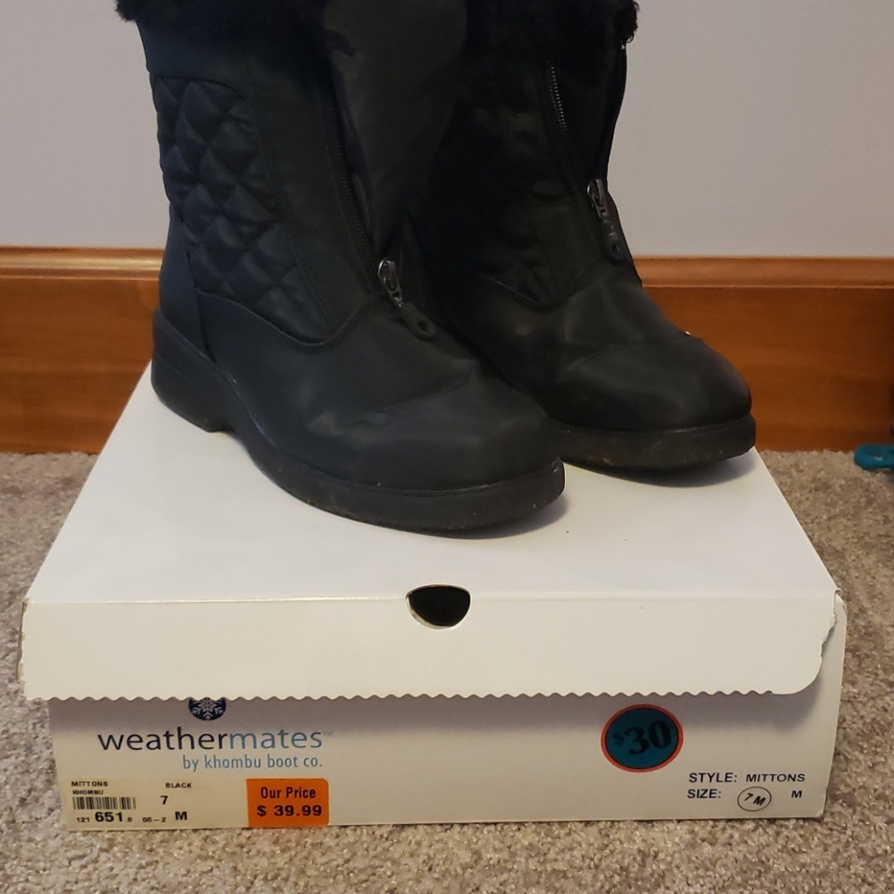 Snow boots